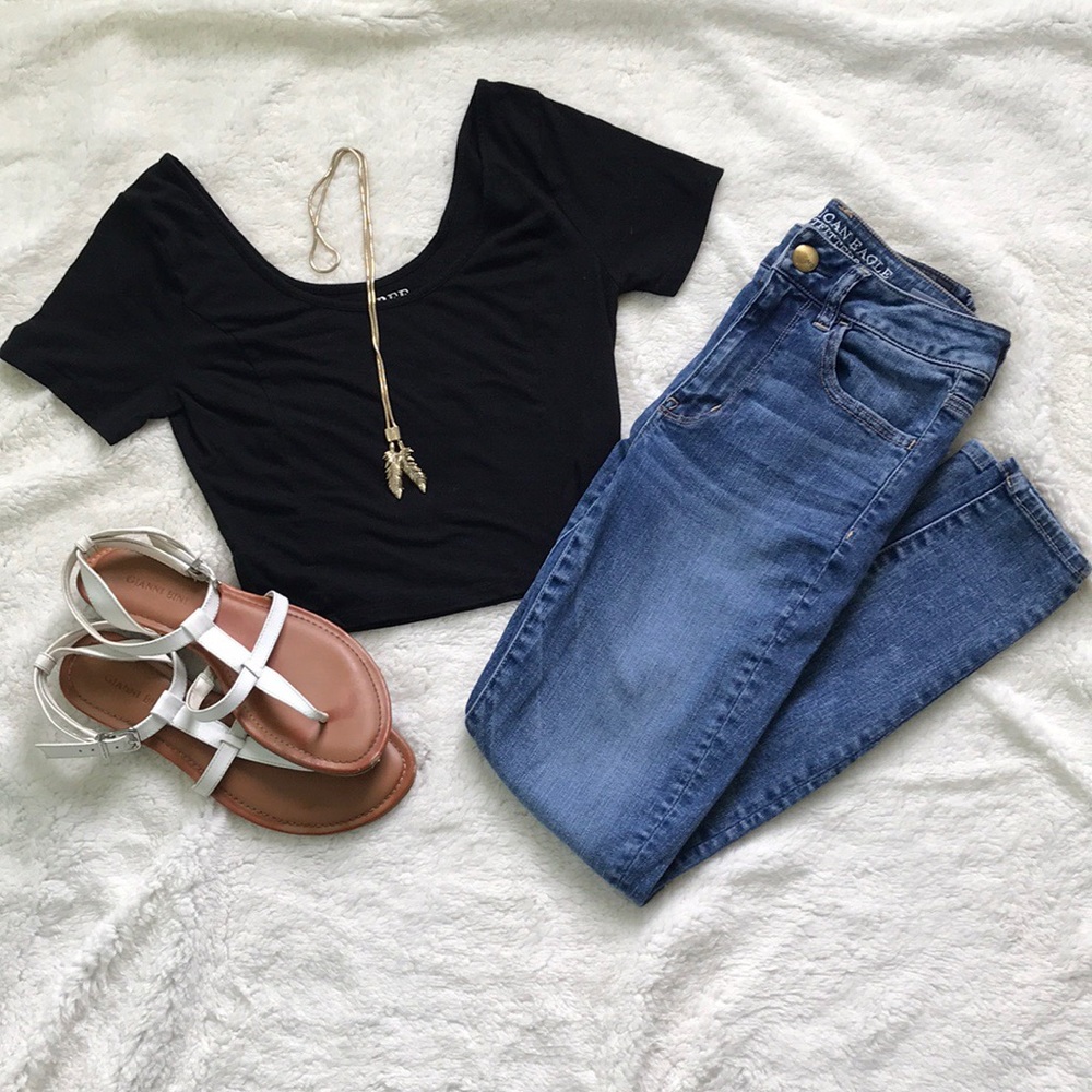 American Eagle Hi-Rise jeans and SOLD the crop top - Picture 1 of 6